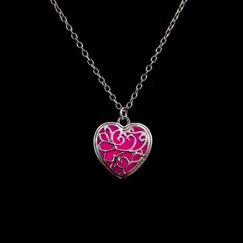 Chunky Heart Necklace Luminous Heart Pendant Necklace Valentine's Day love heart choker necklace for Women men halloween jewelry gift in Saudi Arabia