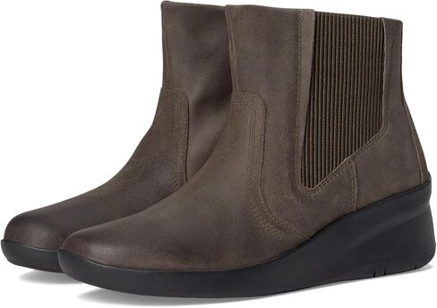 Clarks Women's Suttyn Rae Chelsea Boot in Saudi Arabia
