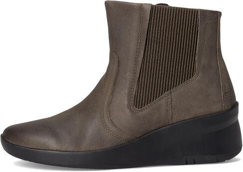 Clarks Women's Suttyn Rae Chelsea Boot in Saudi Arabia