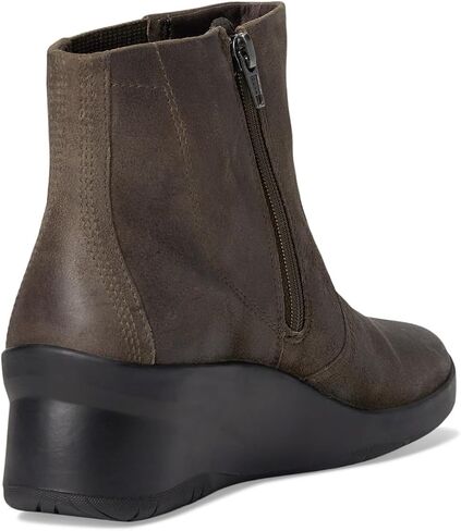 Clarks Women's Suttyn Rae Chelsea Boot in Saudi Arabia