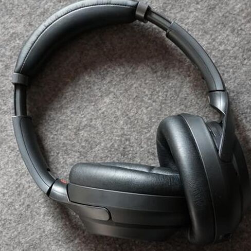 وسائد أذن بديلة لسماعات الرأس Sony WH-1000XM3، (WH1000XM3) فوق الأذن، وسادات الأذن مع جلد بروتين أكثر نعومة، وإسفنج ذاكرة عازل للضوضاء (أسود) in Saudi Arabia