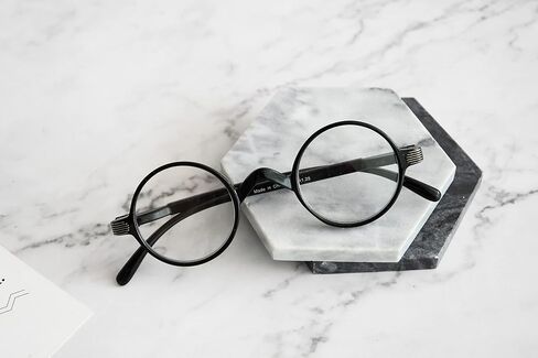 نظارات القراءة المستديرة Eyekepper أكبر قليلاً من نظارات القراءة البيضاوية العتيقة للأستاذ in Kuwait