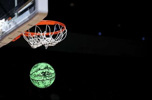 Basketball Glow in The Dark, Luminous Glowing Leather Basketball, Green Light up Basketball Gift for Kids, Men, Women Indoor-Outdoor Night Basketball (Size 7, White), White,Green in Saudi Arabia