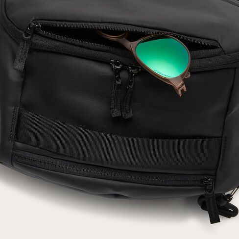 Oakley Backpacks Rover Convertible Bag, Blackout, One Size in Saudi Arabia