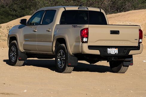 اللوحات الطينية REK GEN المتوافقة مع Tacoma Gen3 (2016+) (الأسهم، أسود) in Kuwait