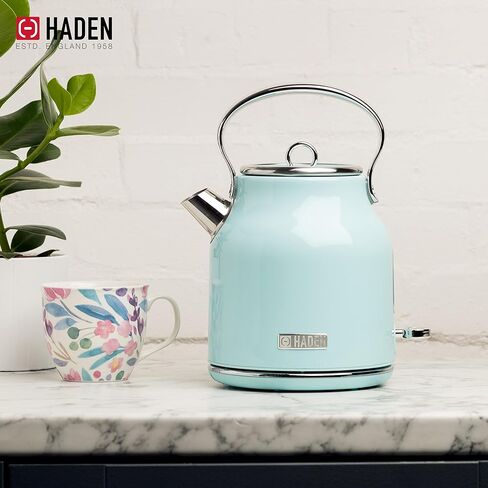 فرن ميكروويف Haden Heritage Vintage مع غلاية شاي كهربائية Heritage Retro، عاجي وستانلس ستيل، 700 وات، 1.7 لتر، مجموعة مطبخ in Kuwait