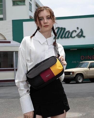 حقيبة كروس للنساء والرجال حقيبة كتف بحمالة كتف للسفر خفيفة الوزن ومقاومة للماء مع حزام قابل للتعديل للحمل اليومي حقيبة كاجوال للعمل غير الرسمي وصالة الألعاب الرياضية in Kuwait