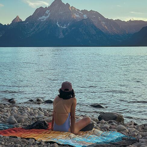 Nomadix Puffer Blanket - Perfect Camping Blanket That Transforms to Cowl Or Minimalist Sleeping Bag - Made with Recycled Materials - Super Lightweight - Forest - 74x55 in in Kuwait