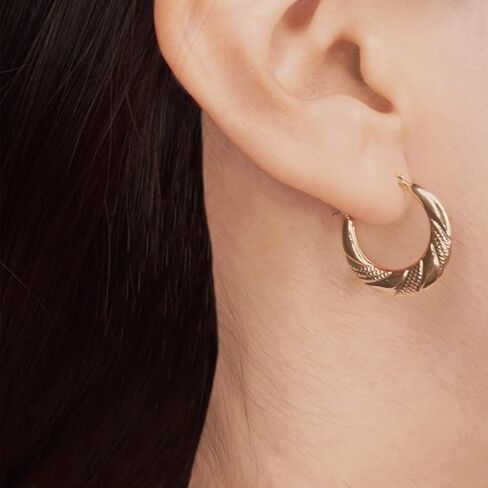 أقراط دائرية من الذهب عيار 10 قيراط مطروقة بقطع الماس ومزخرفة بقفل فرنسي - مجوهرات للنساء - أقراط دائرية صغيرة in Kuwait