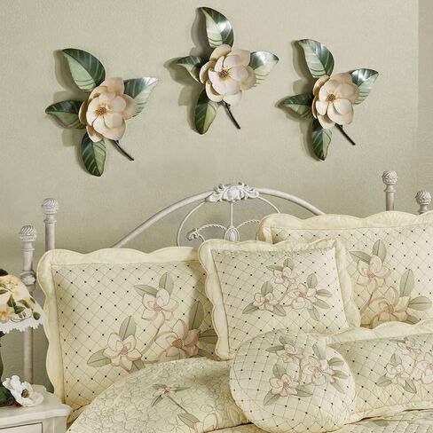 منحوتة جدارية من Touch of Class Belle Fleur Magnolia - كريمي، عاجي - فن معدني زهري لغرفة النوم، وغرفة المعيشة، والمطبخ، والحمام، والحمام الداخلي - مرسومة يدويًا - بلوم فردي - سحر جنوبي in Saudi Arabia
