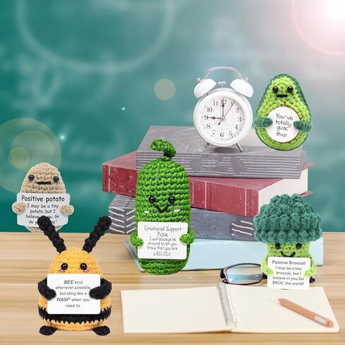 5 قطع من هدايا مخلل الدعم العاطفي المصنوعة يدويًا من EDINGM، دمية كروشيه لطيفة مع بطاقة هدية ملهمة لصديق زميل العمل في الغرفة وعيد ميلاد المرأة (5 قطع-A) in Kuwait