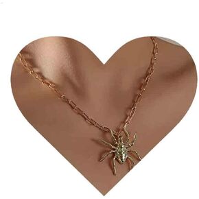 Vintage Spider Pendant Necklace Punk Spider Choker Necklace Insect Arachnid Necklace Gold Paperclip Chain Necklace Jewelry for Women