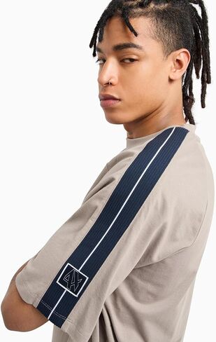 تي شيرت Emporio Armani الرجالي بشعار Axe Line ذو مقاس عادي من الجيرسيه الثقيل in Kuwait