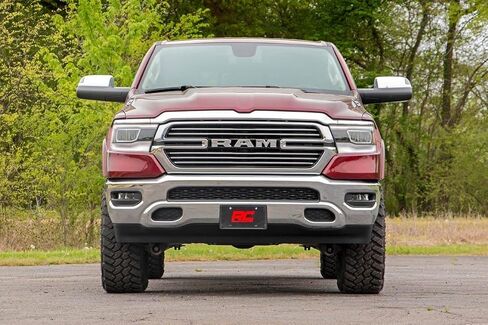 طقم رفع Rough Country 3.5 بوصة مع دعامات وصدمات N3 لـ 19-24 Ram 1500 4WD - 31431 in Saudi Arabia
