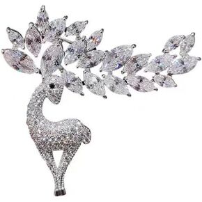 Crystal Deer Brooch, Beautiful Animal Brooch, Rhinestone Brooch Pin, Silver-Plated Animal Lapel Pin, Rhinestone Animal Pattern Brooch, Fashion Accessory, Gift Accessory, Women's and Men's