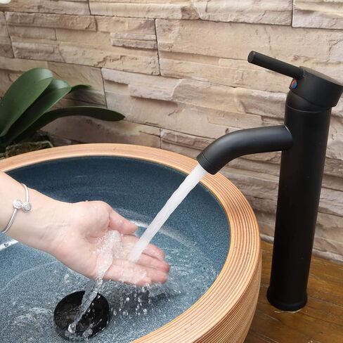 صنبور حمام أسود غير لامع بفتحة واحدة ومقبض واحد مع استنزاف منبثق مع مهوية الفائض، صنبور حمام، حوض سطح السفينة، صنابير تجارية حديثة، خلاط صنبور العرض، خرطوم خالٍ من الرصاص in Kuwait