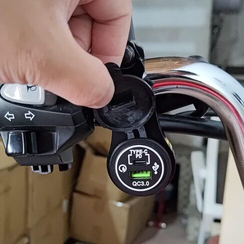 شاحن USB سريع الشحن 3.0 للدراجات النارية مزود بمنفذ USB مزدوج متوافق مع Honda GROM 125 MSX125 2016-2023 in Kuwait