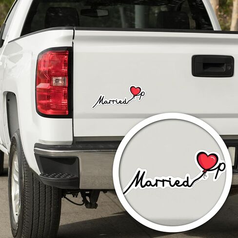 Married Up Heart - إكسسوارات هدايا مضحكة رائعة، مقالب لشريك الزوجة. الذكرى السنوية لحفلات الزفاف والكمبيوتر المحمول وزجاجة المياه وحقيبة الظهر والشاحنة وديكور السيارة. هذا الملصق ينطبق على كل ما تبذلونه من الأشياء! in Saudi Arabia