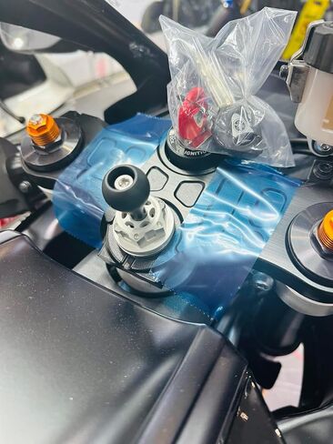 ماونتن لاب صامولة شوكة YZF-R7 للدراجات النارية ياماها R7 (2021+) من موتوماونت، صامولة مفتوحة (صامولة نير علوية من الالومنيوم M22 × 1.00 ملم) متوافقة مع الجوال/الكاميرا/نظام تحديد المواقع العالمي in Kuwait