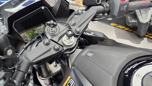 ماونتن لاب صامولة شوكة YZF-R7 للدراجات النارية ياماها R7 (2021+) من موتوماونت، صامولة مفتوحة (صامولة نير علوية من الالومنيوم M22 × 1.00 ملم) متوافقة مع الجوال/الكاميرا/نظام تحديد المواقع العالمي in Kuwait