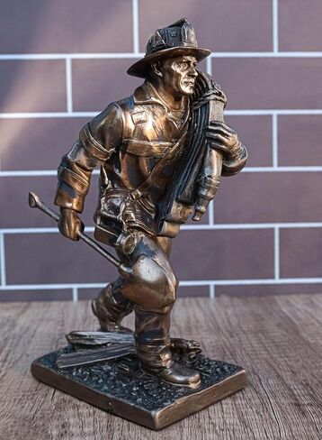 تمثال رجل إطفاء إيبروس أثناء العمل مع مجرفة وأنبوب خرطوم بطول 7.25 سم، تمثال زخرفي لبطل الخدمة المدنية الحرية 911 لرجل إطفاء الطوارئ، عملية إنقاذ المحرك تحت عنوان in Kuwait