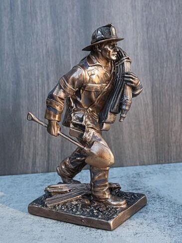 تمثال رجل إطفاء إيبروس أثناء العمل مع مجرفة وأنبوب خرطوم بطول 7.25 سم، تمثال زخرفي لبطل الخدمة المدنية الحرية 911 لرجل إطفاء الطوارئ، عملية إنقاذ المحرك تحت عنوان in Kuwait