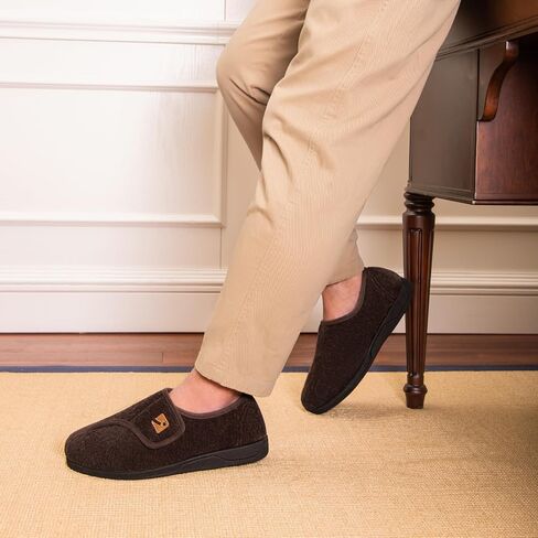 شبشب HomeTop رجالي من قماش شانيل قابل للتعديل، حذاء منزلي واسع ناعم ومريح ومضاد للانزلاق in Kuwait
