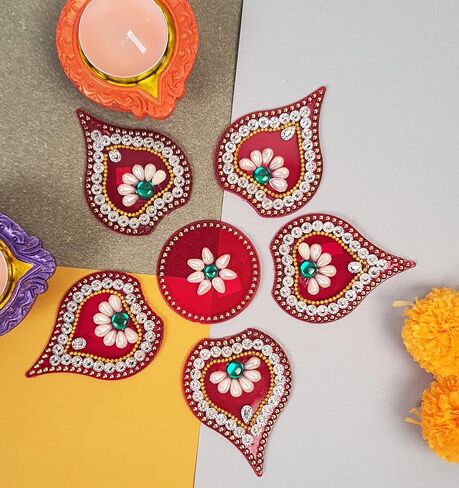 ديكورات أرضية Diwali Rangoli مصنوعة يدويًا من الأكريليك الأحمر Dipak لتزيين الطاولة وأحجار مرصعة بالترتر والديكور التقليدي لباب المنزل | ملصقات الحائط الأرضية RJV-002 in Saudi Arabia