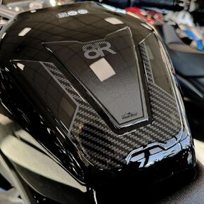 Motorcycle 3D Stickers Compatible with Suzuki GSX 8R 2024 Carboon Look. Bike Tank Protector from Impact and Scratches. Sticker 3D Resin Gadget Moto