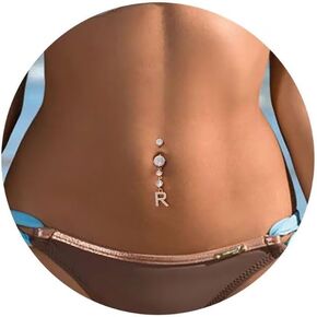 Turandoss 14G حلقات زر البطن الأولية للنساء، 14K مطلية بالذهب جولة تشيكوسلوفاكيا حرف A-Z حلقات البطن قلادة الأولية تتدلى السرة الحديد ثقب الجسم حلقات زر البطن للنساء مجوهرات الجسم