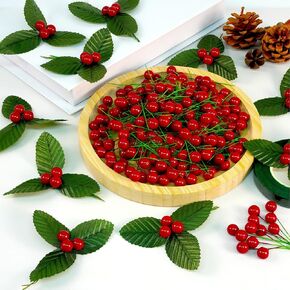 200 قطعة من التوت الاصطناعي الصغير التوت الأحمر لعيد الميلاد 100 قطعة من الأوراق الخضراء المزيفة مع 1 لفة شريط زهور صغير من الكرز المزيف شجرة عيد الميلاد DIY هدية ديكور in Kuwait