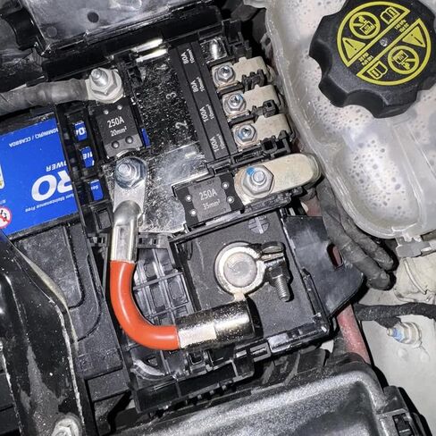 Fuse Box Battery Terminal with Cover, Fuse Junction Block Compatible with Cadillac ATS/XTS 2013/Buick Lacrosse 2010-2016, OE Replace# 20914309 84499606 in Saudi Arabia