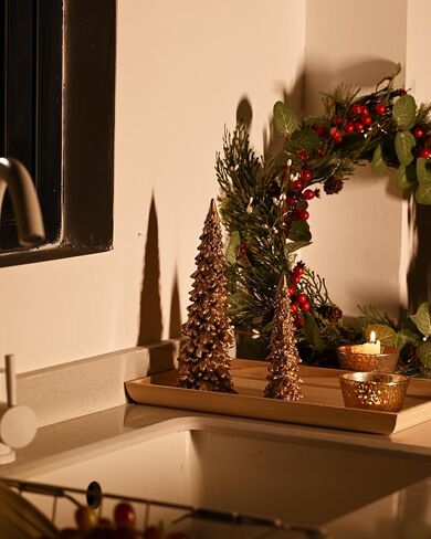 RM ROOMERS Resin Christmas Tree Figurines Clearance,2Pcs Small Gold Christmas Decorative Figurine Set, Indoor Tabletop Christmas Tree Statues for Holiday Desk Decor Centerpieces rnaments Gifts in Saudi Arabia