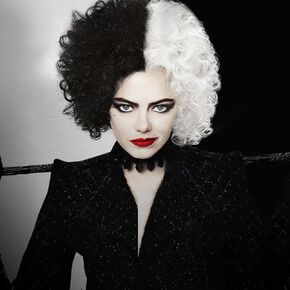 CLIONE Black and White Wigs for Cruella Deville Costume Women Girls Short Curly Hair Wig for Party Halloween Costume Half Black White Cruella Deville Wig