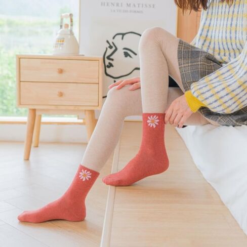 Women's Daisy-Printed Socks Soft, Vibrant, and Versatile for All Occasions in Saudi Arabia