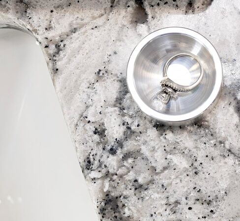 طبق حلقة معدنية | حامل حلقة بلمسة نهائية مرآة | 2 بوصة مستديرة .75 بوصة من الألومنيوم الصلب العميق | صينية مجوهرات معدنية مدمجة لجانب السرير، وخزانة الملابس، والحوض | مثالية للأقراط والذكرى السنوية والخطوبة وخواتم الزفاف in Kuwait