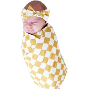 مجموعة قماط حديثي الولادة من ليتل جامب مع مجموعة قبعة وفيونكة متطابقة، وبطاقة إعلان خشبية للولادة، وبطانيات قماط ناعمة قابلة للتمدد، ملابس إعلان للطفلة أو الصبي. (مدقق القهوة) in Kuwait