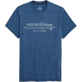 تي شيرت رجالي بأكمام قصيرة يحمل شعار Surf من Vineyard Vines