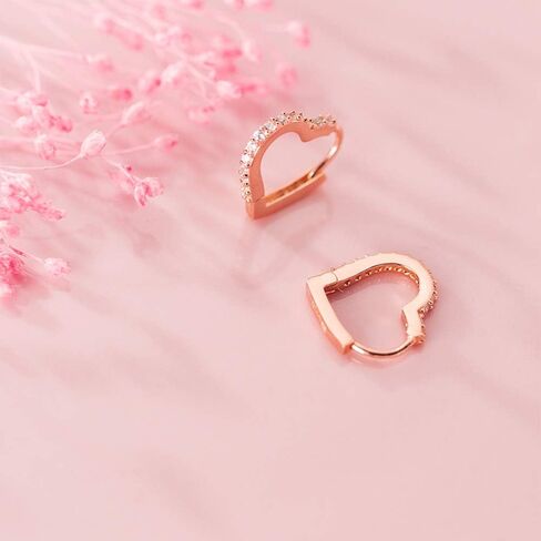 تشيكوسلوفاكيا الحب القلب Huggie أقراط هوب صغيرة للنساء الفتيات المراهقات 925 الفضة الاسترليني كريستال القلب Daith الغضروف مسمار الحد الأدنى الأطواق النائمة لطيف عيد ميلاد عيد الميلاد عيد الحب هدايا عيد الأم المجوهرات in Kuwait