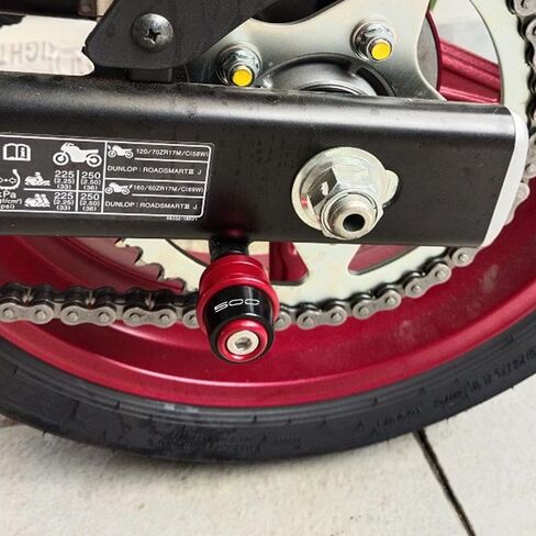 مناسب لـ KAWASAKI Ninja 500 Ninja 500 SE Z500 Z500SE 2024 2025 باستخدام الحاسب الآلي للدراجات النارية Swingarm بكرة منزلق حامل مسامير (أحمر) in Kuwait