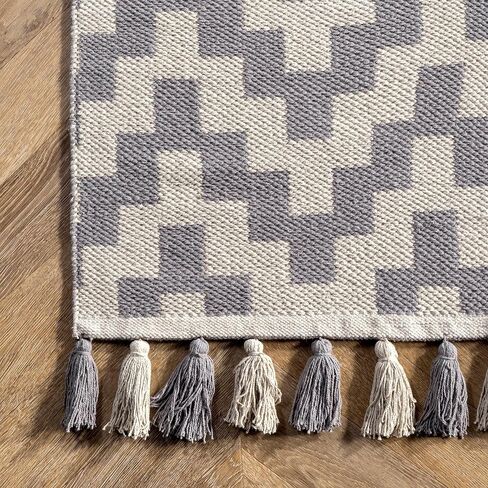 nuLOOM Priya Chevron Cotton Tassel Area Rug, 4x6, Grey in Saudi Arabia