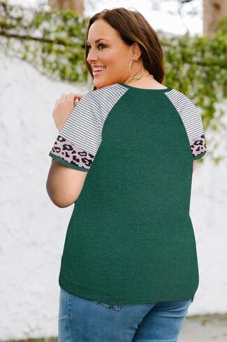 المرأة حجم كبير قمصان الرنة عيد ميلاد سعيد ليوبارد منقوشة التي شيرت عادية Vneck عطلة قصيرة الأكمام تي شيرت هدية عيد الميلاد in Kuwait