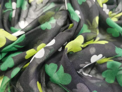 وشاح شامروك لعيد القديس باتريك، وشاح البرسيم الأيرلندي، وشاح أبيض أخضر، وشاح شامروك، وشاح من الساتان (C) in Kuwait