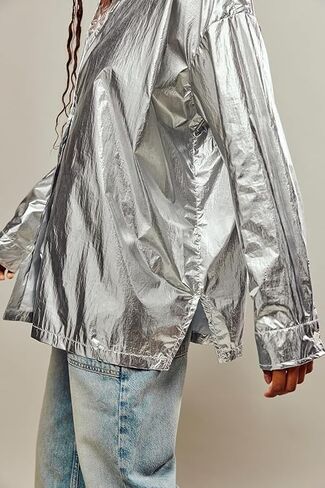 قميص نسائي فضي معدني بأكمام طويلة وأزرار سفلية لامعة، قميص كبير الحجم للنوادي الليلية، بلوزة فضية كبيرة in Kuwait