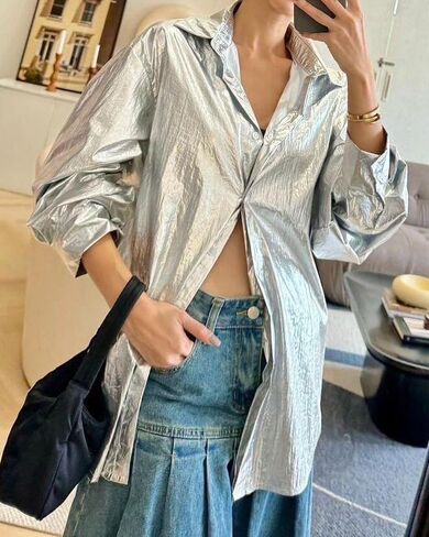 قميص نسائي فضي معدني بأكمام طويلة وأزرار سفلية لامعة، قميص كبير الحجم للنوادي الليلية، بلوزة فضية كبيرة in Kuwait
