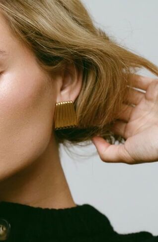 Ribbed Pattern Gold Tone Stud Earrings Large Gold Statement Chunky Stud Earrings for Women Trendy Vintage Large Gold Geometric Earrings Jewelry in Kuwait