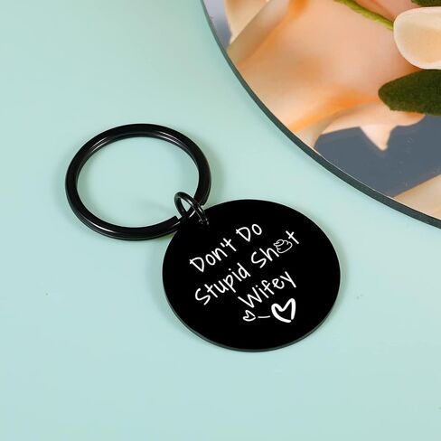 لا تفعل هدية غبية للرجال - سلاسل المفاتيح المعدنية هدايا للزوج الذكر هدايا عيد الحب للرجال البالغين الزوج صديقها من صديقة زوجة الذكرى السنوية سلسلة المفاتيح هدية هدايا عيد ميلاد الجدة in Kuwait