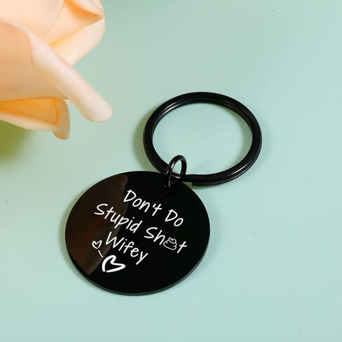 لا تفعل هدية غبية للرجال - سلاسل المفاتيح المعدنية هدايا للزوج الذكر هدايا عيد الحب للرجال البالغين الزوج صديقها من صديقة زوجة الذكرى السنوية سلسلة المفاتيح هدية هدايا عيد ميلاد الجدة in Kuwait