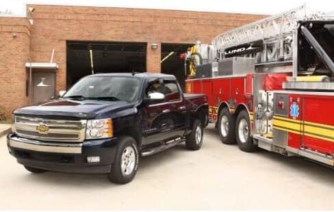 غطاء فتحة التهوية التلقائي [AVS] عاكس غطاء المحرك | 1995-2005 S10 Blazer & S15 Jimmy 1994-2005 S10 Pickup & Sonoma 1998-2001 جي إم سي إنفوي 1996-2001 أولدزموبيل برافادا، دخان - قطعة واحدة. | 21941 in Kuwait
