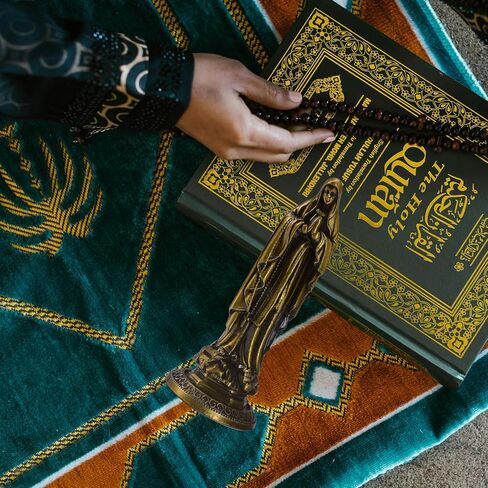 تماثيل دينية من سبيكة كاثوليكية صغيرة برونزية مزخرفة مع ملصق في الأسفل للالتصاق على مكتب كنيسة مذبح المنزل في السيارة (تمثال سيدة النعمة) in Kuwait